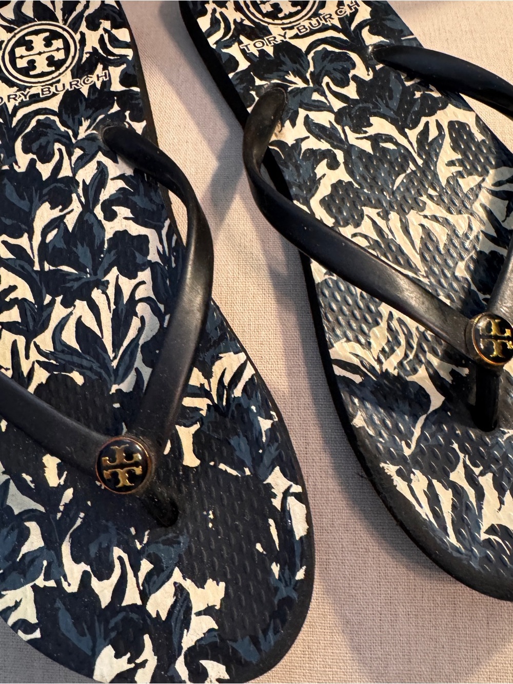 Tory Burch Navy and White Floral Logo Flip Sandals - Picture 2 of 5